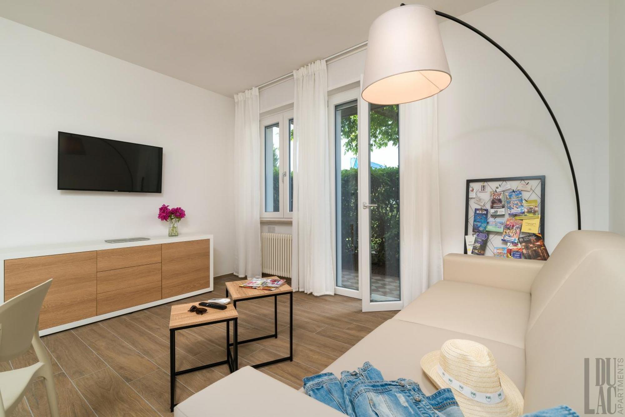Belle Maison - Du Lac Apartments Сирмионе Экстерьер фото