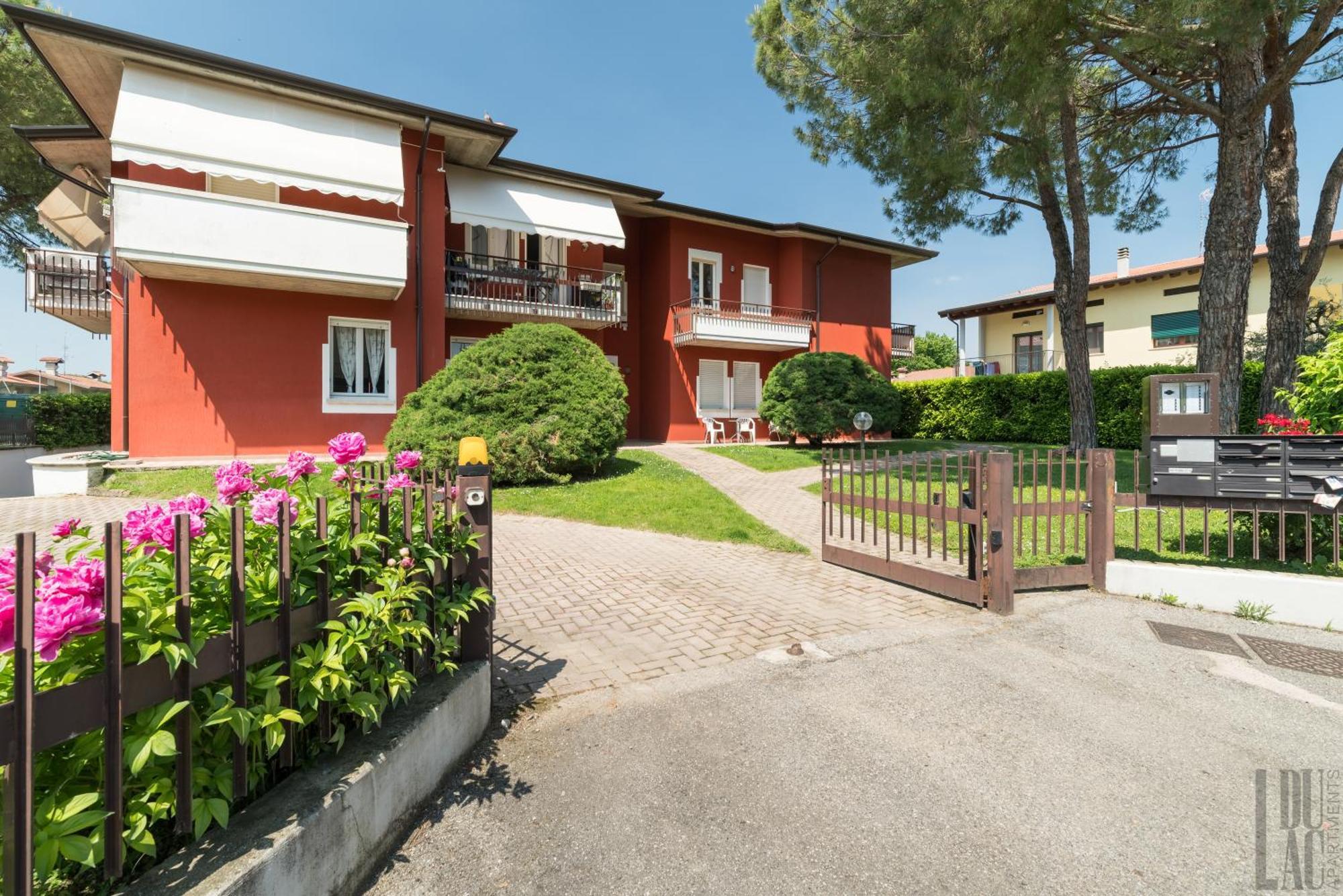 Belle Maison - Du Lac Apartments Сирмионе Экстерьер фото
