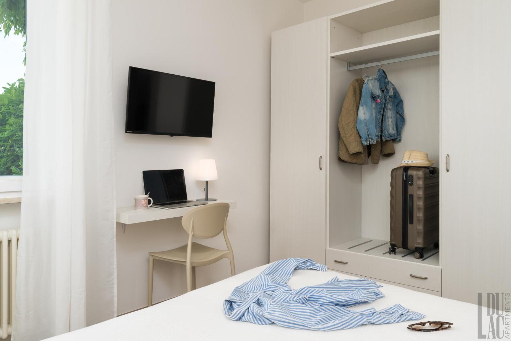 Belle Maison - Du Lac Apartments Сирмионе Экстерьер фото