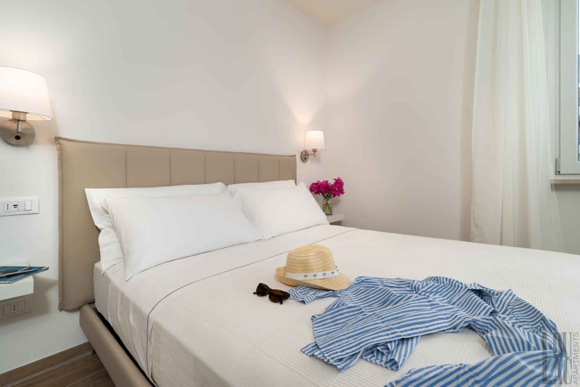 Belle Maison - Du Lac Apartments Сирмионе Экстерьер фото