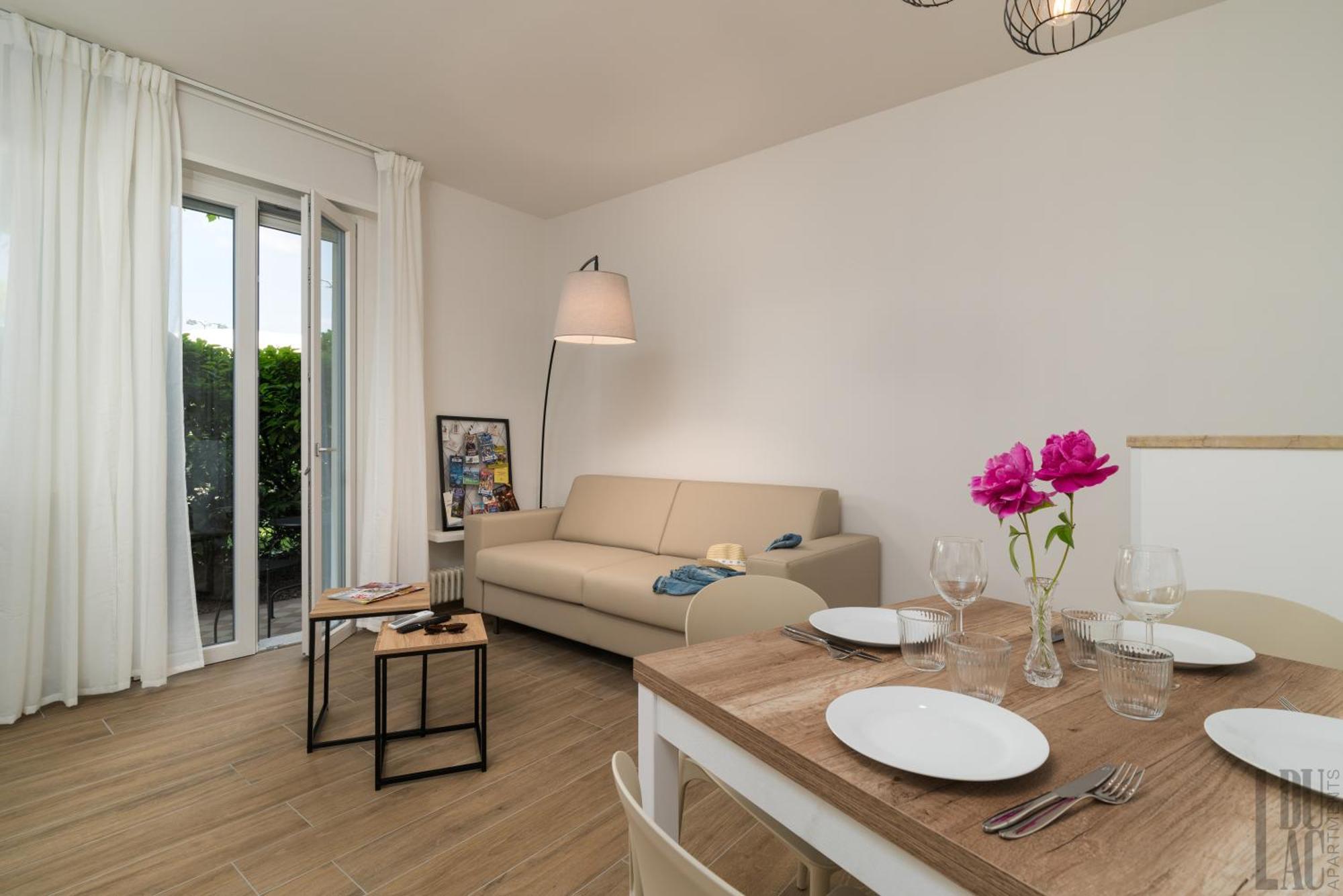 Belle Maison - Du Lac Apartments Сирмионе Экстерьер фото