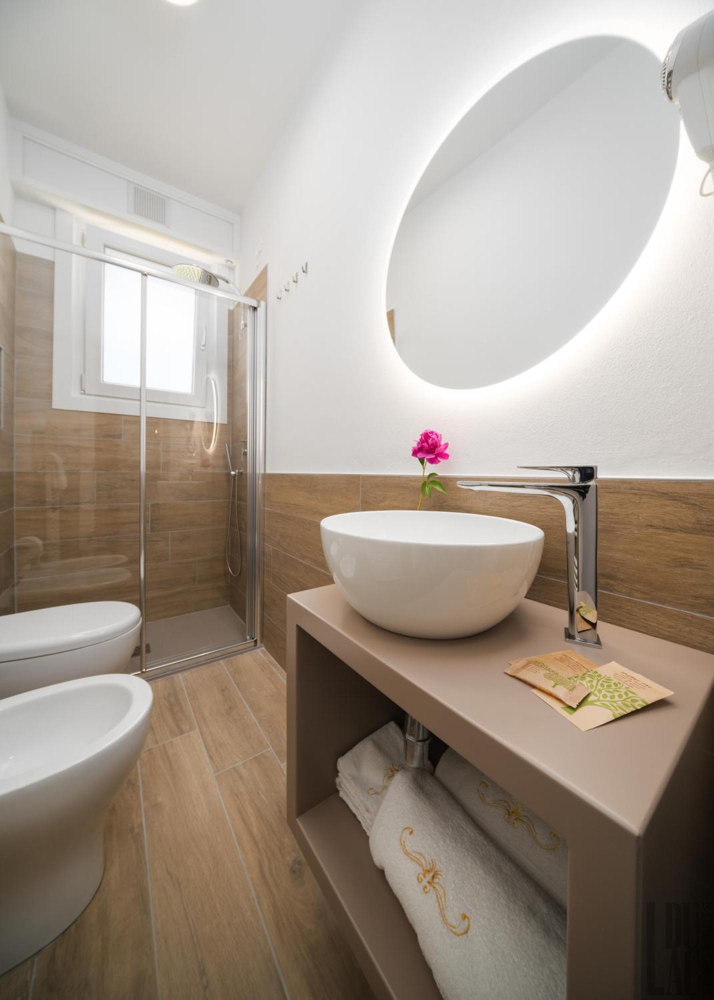 Belle Maison - Du Lac Apartments Сирмионе Экстерьер фото